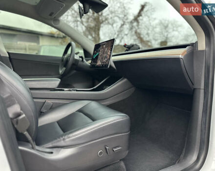 Білий Тесла Model Y, об'ємом двигуна 0 л та пробігом 66 тис. км за 19500 $, фото 23 на Automoto.ua