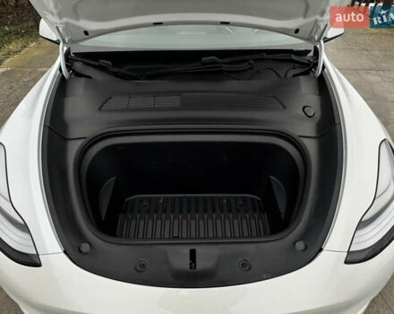 Белый Тесла Model Y, объемом двигателя 0 л и пробегом 77 тыс. км за 25000 $, фото 7 на Automoto.ua