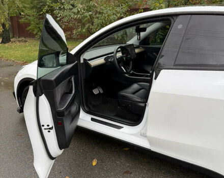 Белый Тесла Model Y, объемом двигателя 0 л и пробегом 62 тыс. км за 28500 $, фото 39 на Automoto.ua