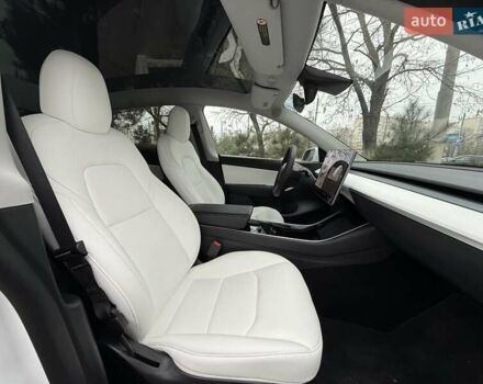 Білий Тесла Model Y, об'ємом двигуна 0 л та пробігом 111 тис. км за 23599 $, фото 11 на Automoto.ua