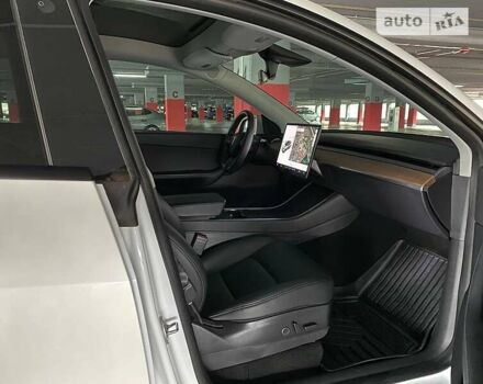 Білий Тесла Model Y, об'ємом двигуна 0 л та пробігом 61 тис. км за 25399 $, фото 9 на Automoto.ua