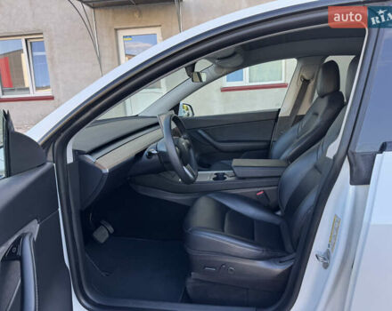 Белый Тесла Model Y, объемом двигателя 0 л и пробегом 110 тыс. км за 21500 $, фото 15 на Automoto.ua