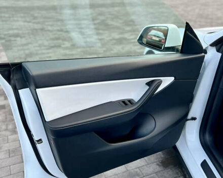 Белый Тесла Model Y, объемом двигателя 0 л и пробегом 57 тыс. км за 28500 $, фото 23 на Automoto.ua