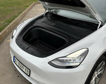 Білий Тесла Model Y, об'ємом двигуна 0 л та пробігом 70 тис. км за 28000 $, фото 10 на Automoto.ua