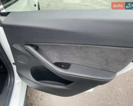 Білий Тесла Model Y, об'ємом двигуна 0 л та пробігом 70 тис. км за 24500 $, фото 20 на Automoto.ua