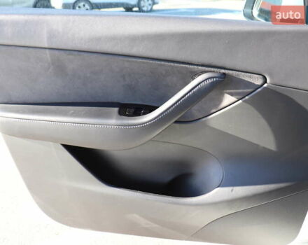 Белый Тесла Model Y, объемом двигателя 0 л и пробегом 162 тыс. км за 22500 $, фото 59 на Automoto.ua