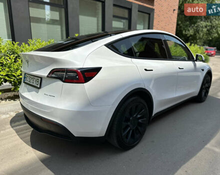 Белый Тесла Model Y, объемом двигателя 0 л и пробегом 53 тыс. км за 23500 $, фото 20 на Automoto.ua