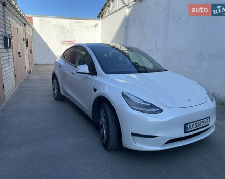 Белый Тесла Model Y, объемом двигателя 0 л и пробегом 114 тыс. км за 24000 $, фото 1 на Automoto.ua