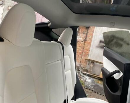 Білий Тесла Model Y, об'ємом двигуна 0 л та пробігом 21 тис. км за 19000 $, фото 54 на Automoto.ua