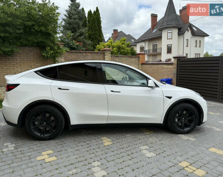 Белый Тесла Model Y, объемом двигателя 0 л и пробегом 98 тыс. км за 23900 $, фото 7 на Automoto.ua