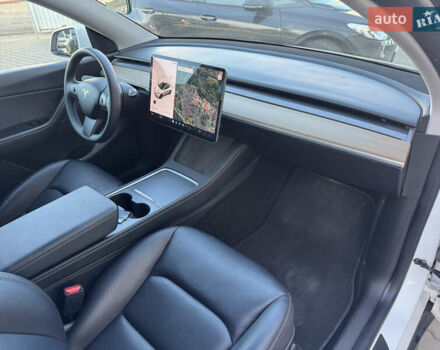 Белый Тесла Model Y, объемом двигателя 0 л и пробегом 110 тыс. км за 21500 $, фото 26 на Automoto.ua
