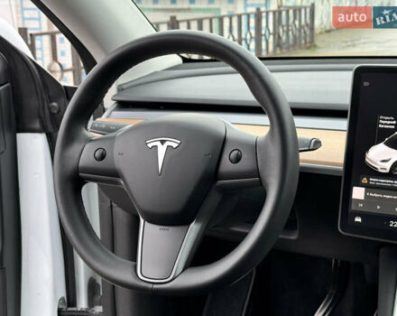 Белый Тесла Model Y, объемом двигателя 0 л и пробегом 77 тыс. км за 25000 $, фото 16 на Automoto.ua