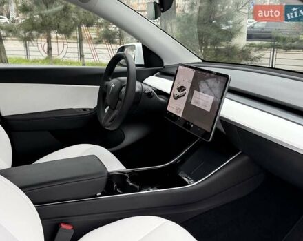 Білий Тесла Model Y, об'ємом двигуна 0 л та пробігом 111 тис. км за 23599 $, фото 10 на Automoto.ua