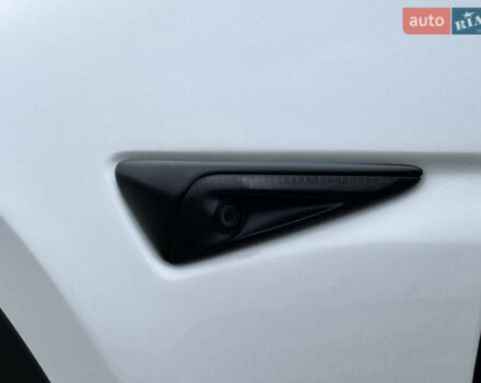 Белый Тесла Model Y, объемом двигателя 0 л и пробегом 77 тыс. км за 25000 $, фото 33 на Automoto.ua