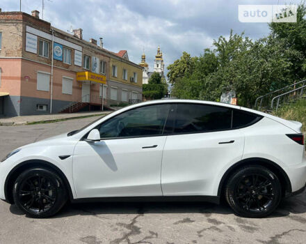 Білий Тесла Model Y, об'ємом двигуна 0 л та пробігом 28 тис. км за 25500 $, фото 1 на Automoto.ua