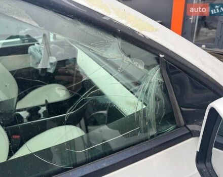 Белый Тесла Model Y, объемом двигателя 0 л и пробегом 98 тыс. км за 15000 $, фото 6 на Automoto.ua