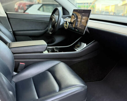 Білий Тесла Model Y, об'ємом двигуна 0 л та пробігом 100 тис. км за 21499 $, фото 27 на Automoto.ua