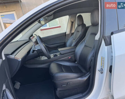 Белый Тесла Model Y, объемом двигателя 0 л и пробегом 110 тыс. км за 21500 $, фото 17 на Automoto.ua