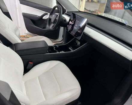 Белый Тесла Model Y, объемом двигателя 0 л и пробегом 120 тыс. км за 20500 $, фото 29 на Automoto.ua
