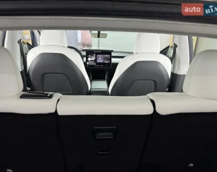 Белый Тесла Model Y, объемом двигателя 0 л и пробегом 120 тыс. км за 20500 $, фото 20 на Automoto.ua