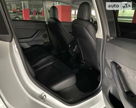 Білий Тесла Model Y, об'ємом двигуна 0 л та пробігом 61 тис. км за 25399 $, фото 10 на Automoto.ua