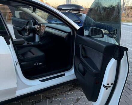 Белый Тесла Model Y, объемом двигателя 0 л и пробегом 132 тыс. км за 20800 $, фото 57 на Automoto.ua
