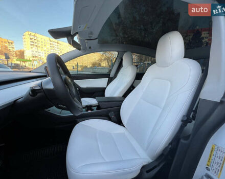 Белый Тесла Model Y, объемом двигателя 0 л и пробегом 55 тыс. км за 23490 $, фото 14 на Automoto.ua