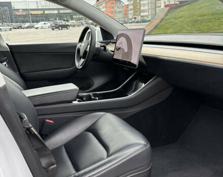 Білий Тесла Model Y, об'ємом двигуна 0 л та пробігом 70 тис. км за 28000 $, фото 16 на Automoto.ua