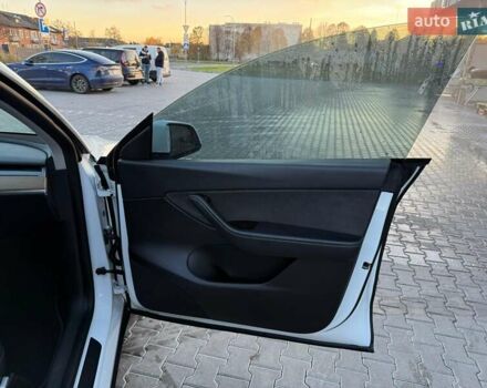 Белый Тесла Model Y, объемом двигателя 0 л и пробегом 132 тыс. км за 20800 $, фото 63 на Automoto.ua
