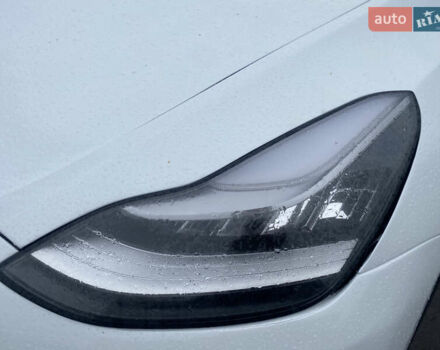 Білий Тесла Model Y, об'ємом двигуна 0 л та пробігом 70 тис. км за 24500 $, фото 35 на Automoto.ua