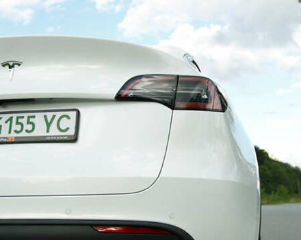 Білий Тесла Model Y, об'ємом двигуна 0 л та пробігом 63 тис. км за 24700 $, фото 5 на Automoto.ua