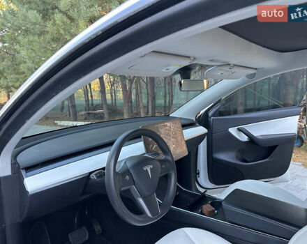Белый Тесла Model Y, объемом двигателя 0 л и пробегом 118 тыс. км за 21700 $, фото 42 на Automoto.ua