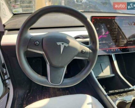 Белый Тесла Model Y, объемом двигателя 0 л и пробегом 185 тыс. км за 16900 $, фото 4 на Automoto.ua