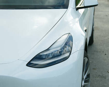Білий Тесла Model Y, об'ємом двигуна 0 л та пробігом 63 тис. км за 24700 $, фото 9 на Automoto.ua