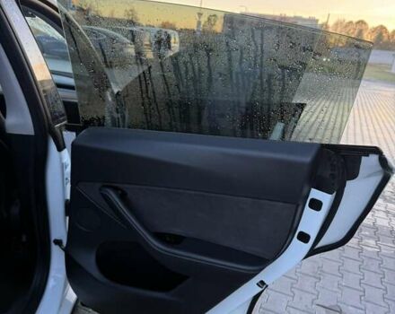 Белый Тесла Model Y, объемом двигателя 0 л и пробегом 132 тыс. км за 20800 $, фото 62 на Automoto.ua