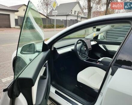 Тесла Model Y 2020 у Буче на Automoto.ua Білий Тесла Model Y, об'ємом двигуна 0 л та пробігом 102 тис. км за 22500 $, фото 4 на Automoto.ua