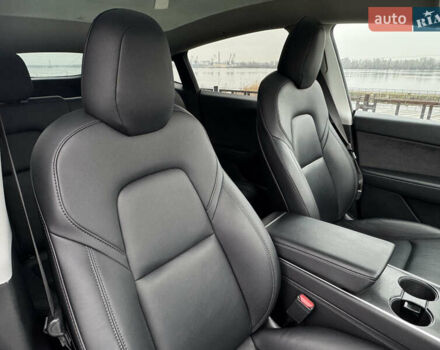 Белый Тесла Model Y, объемом двигателя 0 л и пробегом 77 тыс. км за 25000 $, фото 9 на Automoto.ua