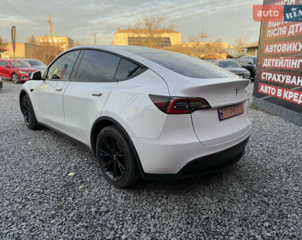 Білий Тесла Model Y, об'ємом двигуна 0 л та пробігом 100 тис. км за 21499 $, фото 11 на Automoto.ua