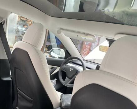 Білий Тесла Model Y, об'ємом двигуна 0 л та пробігом 21 тис. км за 19000 $, фото 55 на Automoto.ua