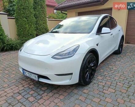 Белый Тесла Model Y, объемом двигателя 0 л и пробегом 65 тыс. км за 28000 $, фото 1 на Automoto.ua