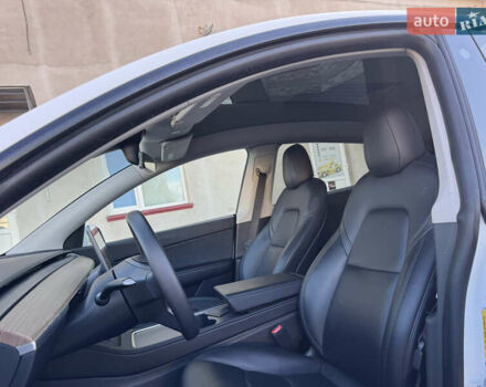 Белый Тесла Model Y, объемом двигателя 0 л и пробегом 110 тыс. км за 21500 $, фото 18 на Automoto.ua