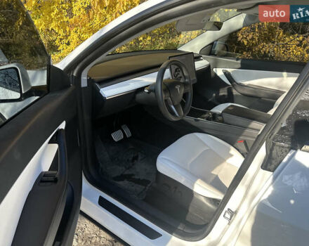 Белый Тесла Model Y, объемом двигателя 0 л и пробегом 71 тыс. км за 23400 $, фото 9 на Automoto.ua