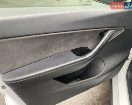 Білий Тесла Model Y, об'ємом двигуна 0 л та пробігом 70 тис. км за 24500 $, фото 18 на Automoto.ua