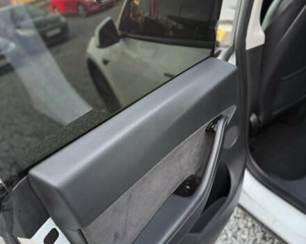 Білий Тесла Model Y, об'ємом двигуна 0 л та пробігом 100 тис. км за 21499 $, фото 14 на Automoto.ua