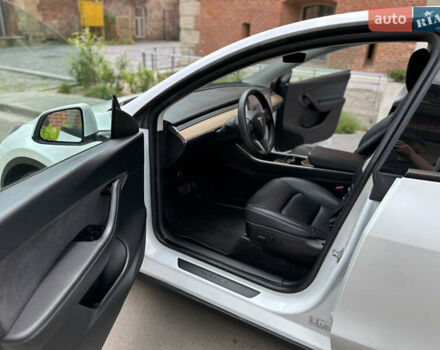 Белый Тесла Model Y, объемом двигателя 0 л и пробегом 53 тыс. км за 23500 $, фото 40 на Automoto.ua