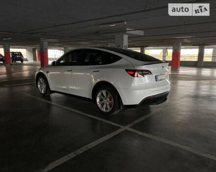 Білий Тесла Model Y, об'ємом двигуна 0 л та пробігом 61 тис. км за 25399 $, фото 5 на Automoto.ua