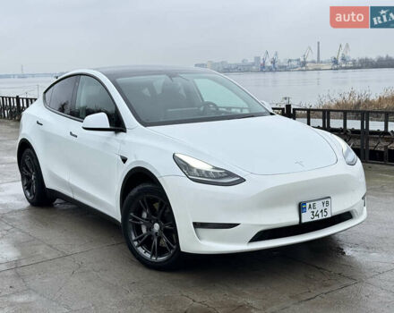 Белый Тесла Model Y, объемом двигателя 0 л и пробегом 77 тыс. км за 25000 $, фото 3 на Automoto.ua