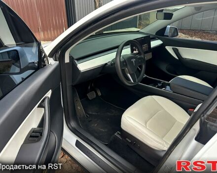 Белый Тесла Model Y, объемом двигателя 0 л и пробегом 0 тыс. км за 23500 $, фото 5 на Automoto.ua