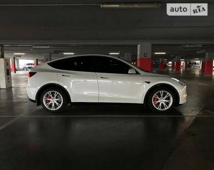 Білий Тесла Model Y, об'ємом двигуна 0 л та пробігом 61 тис. км за 25399 $, фото 2 на Automoto.ua