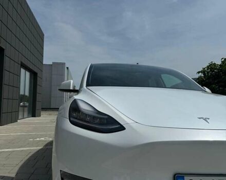 Белый Тесла Model Y, объемом двигателя 0 л и пробегом 60 тыс. км за 30000 $, фото 3 на Automoto.ua